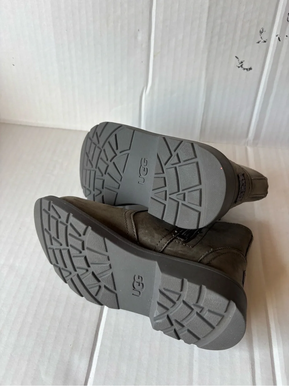 UGG Kids Bolden Chelsea Side Zip Boots Size 11 Toddler